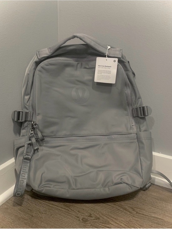 NEW LULULEMON CREW BACKPACK 22L GREY BACKPACK LOGO LAPTOP TRAVEL POCKETS